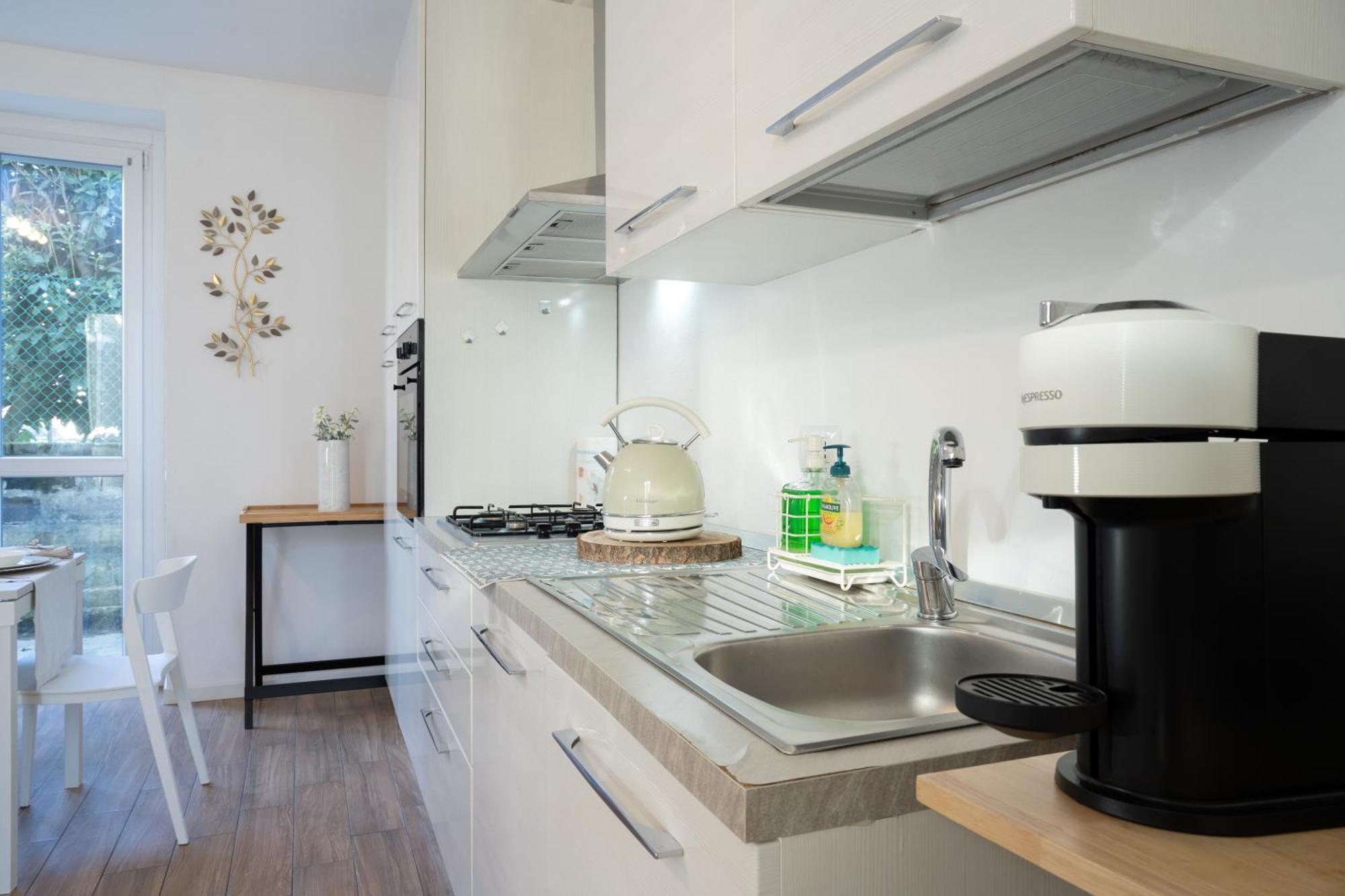 Lora Rose Suite ,Free Parking, Self Check In,2 Комо Экстерьер фото